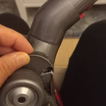 Dyson Süpürge Pnömatik Başlığı Normal Kullanımda Kırıldı, Garanti Kapsamı Reddedildi