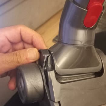 Dyson Süpürge Pnömatik Başlığı Normal Kullanımda Kırıldı, Garanti Kapsamı Reddedildi