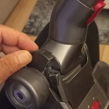 Dyson Süpürge Pnömatik Başlığı Normal Kullanımda Kırıldı, Garanti Kapsamı Reddedildi