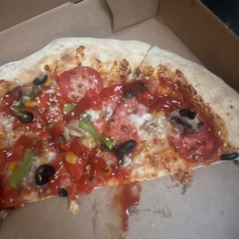 Domino’s Pizza'da Malzeme Eksikliği Ve Kalitesiz Pişirme