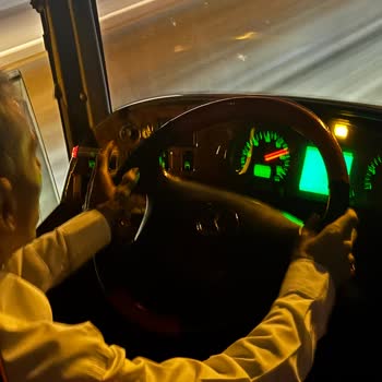 Otobüste Sigara İçilmesi Ve Hızlı Sürüş Yolcuların Sağlığını Tehdit Ediyor
