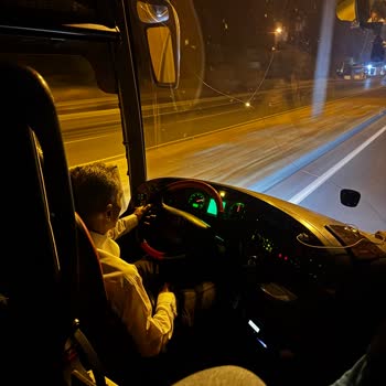Otobüste Sigara İçilmesi Ve Hızlı Sürüş Yolcuların Sağlığını Tehdit Ediyor