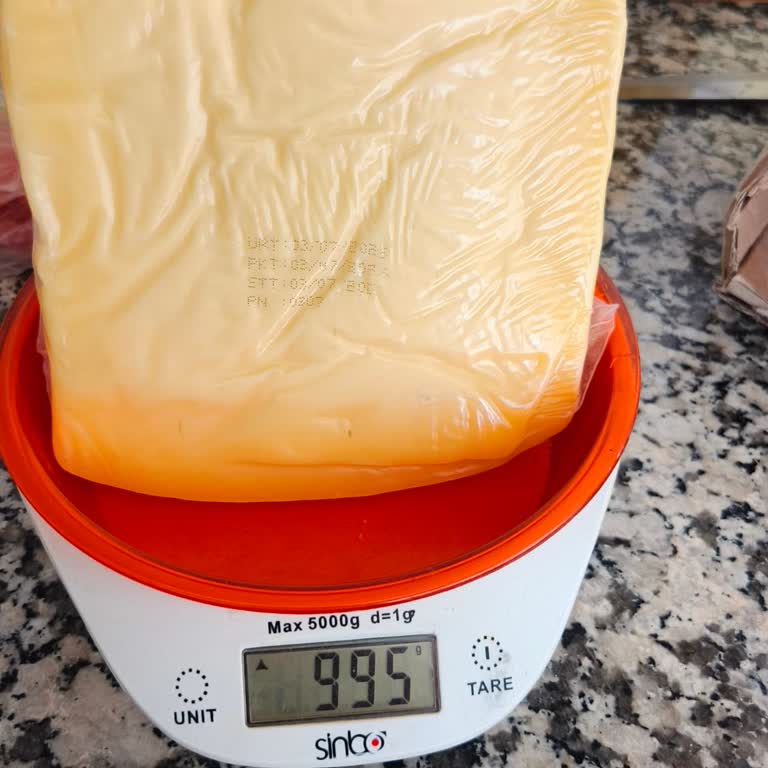 İlan Edilen Eski Kars Kaşarı Yerine Krem Peynir Kıvamında Gramajı Az Ve Paketleme Düşük Kaliteli