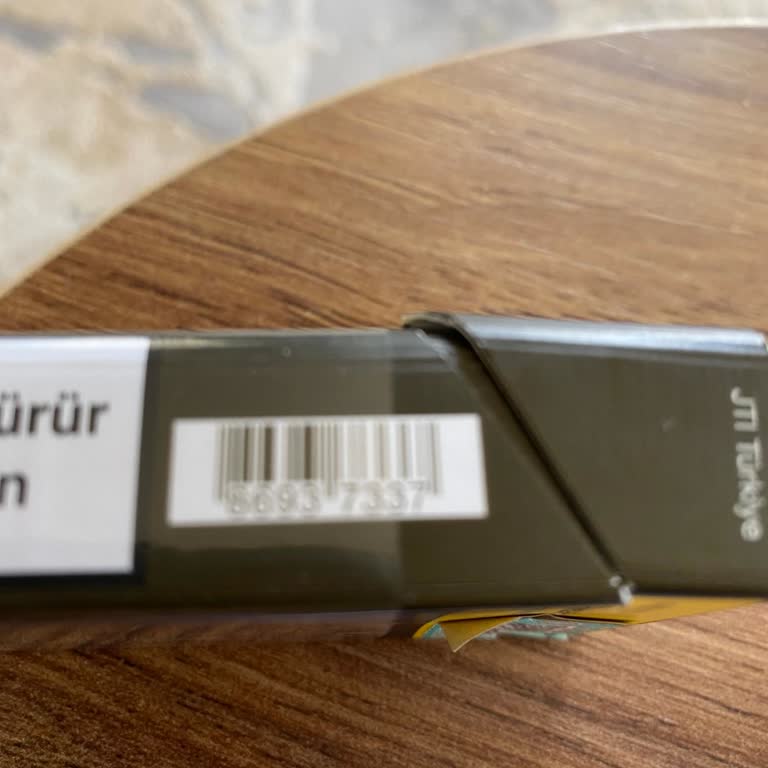Camel Sigara Paketlerinde Odunsu Parçalar Tespit Edildi