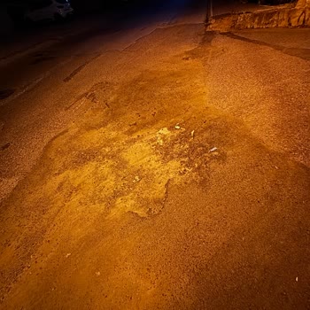 Namık Kemal Caddesi’ndeki Çukur Motosiklet Sürücülerine Ciddi Tehlike Oluşturuyor