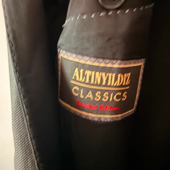 Pantolon İçindeki Kaymayı Önleyici Şerit Gömleklerde Siyah İz Bırakıyor