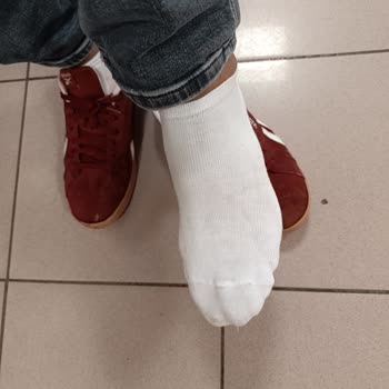 Bordo Boya Sızdıran Adidas Ayakkabı Ve FLO Mağazası Çözüm Sunmuyor