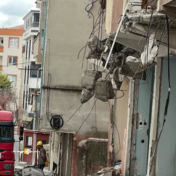 Yıkım Sırasında Kesilen İnternet Kablosu İşimizi Durdurdu