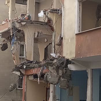 Yıkım Sırasında Kesilen İnternet Kablosu İşimizi Durdurdu