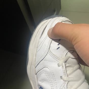 Nike Air Monarch Ayakkabısında Kısa Sürede Ön Açılma Ve Renk Değişikliği