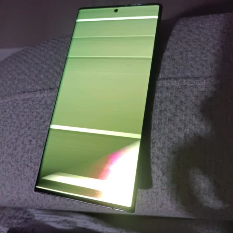 Samsung Galaxy S22 Ultra Batarya Garantisi Çözülmedi, Servis Sonrası Ekran Su Aldı