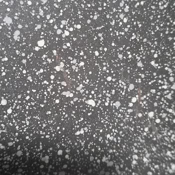 Granit Tencere Takımı Ve Doğrama Tahtalarındaki Kısa Sürede Çizik Ve Aşınma
