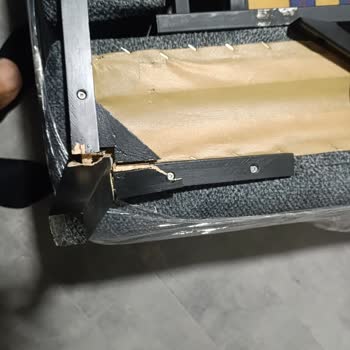 Teslimat Gecikmesi Sonrası Kırık Ayak Ve Eksik Parçalı Köşe Takımı, Yardımsız Müşteri Hizmetleri