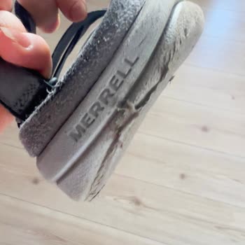 Merrell Sandaleti Tabanı Eridi, Şikayetim Kullanıcı Hatası Olarak Reddedildi