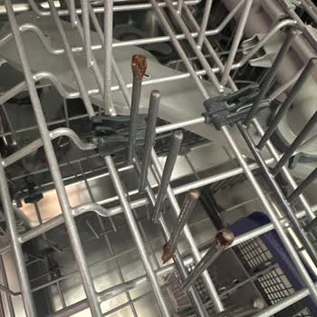 Beko Bulaşık Makinesinde Sepetlerde Paslanma Ve Kaplama Soyulması: Ücretsiz Değişim Talebi