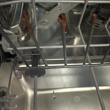 Beko Bulaşık Makinesinde Sepetlerde Paslanma Ve Kaplama Soyulması: Ücretsiz Değişim Talebi