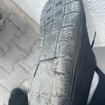 FLO Ayakkabısının Tabanı Kısa Sürede Parçalandı Ve Ürün Hatası Reddedildi