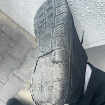 FLO Ayakkabısının Tabanı Kısa Sürede Parçalandı Ve Ürün Hatası Reddedildi