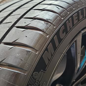Michelin Pilot Sport 4S Lastiklerinde Üretim Hatası Şikayeti