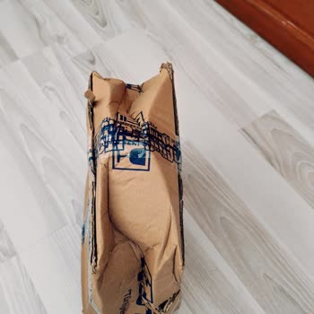Teslimat Görevlisinin Paketi Kapıya Bırakıp Ezmesi Ve Müşteri Hizmetinin Çözüm Sunamaması
