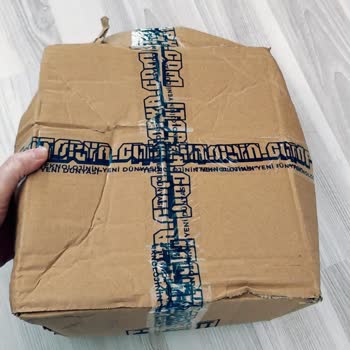 Teslimat Görevlisinin Paketi Kapıya Bırakıp Ezmesi Ve Müşteri Hizmetinin Çözüm Sunamaması