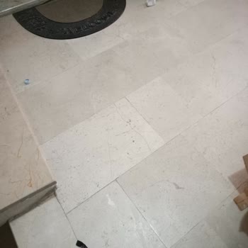 Bina Girişindeki Çöplerin Türk Telekom Tarafından Temizlenmesi Talebi