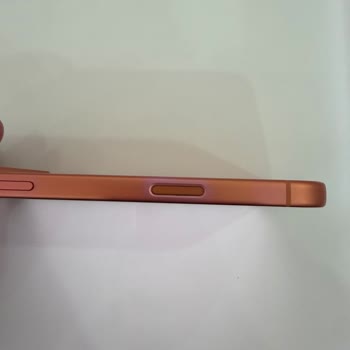 Turuncu İPhone 17 Pro Max Renk Değişimi Ve Çözüm Talebi