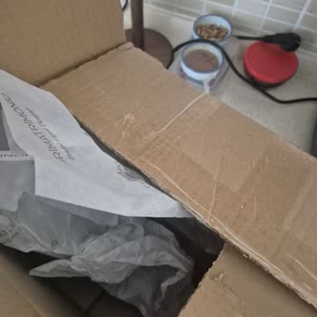 Nikah Çiçeği Tozlu Ve Paketsiz Şekilde Teslim Edildi