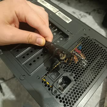 Rampage Güç Kaynağının Yangını Ev Ve Bilgisayar Güvenliğini Tehdit Ediyor