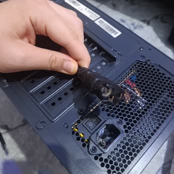 Rampage Güç Kaynağının Yangını Ev Ve Bilgisayar Güvenliğini Tehdit Ediyor