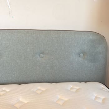 Leke İçeren Yatak Başlığına Yeni Ürün Değişimi