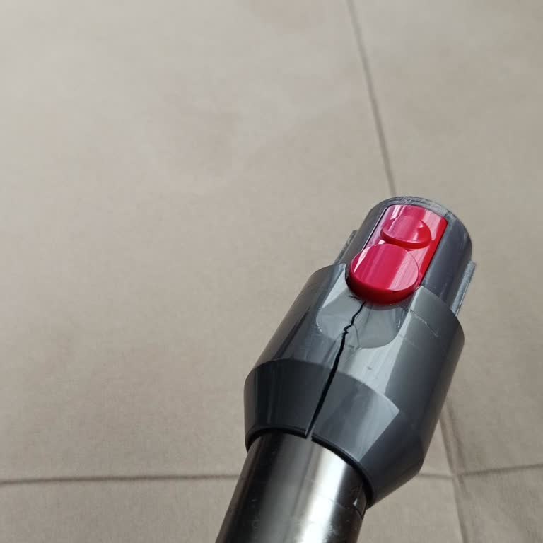 Dyson Dik Süpürge Parçası Kırıldı, Garanti Kapsamında Değişim Talebi