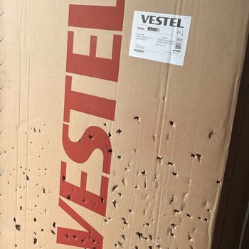 Horoz Lojistik Buzdolabını Apartman Kapısına Bırakıp Hasar Verdi