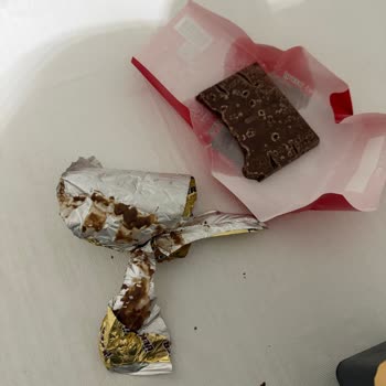 Bozuk Ve Küflü Ülker Çikolatası, Gramaj Eksikliği Ve Sağlık Endişesi