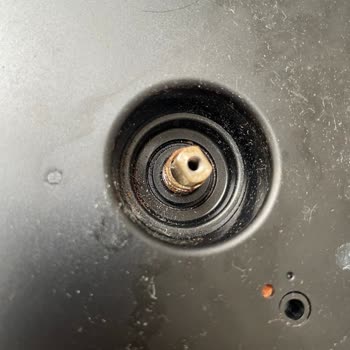 Bosch Süpürge Sürekli Su Püskürtme Sorunu Ve Yanıltıcı Yeni Ürün İddiası, Ücret İadesi Talebi