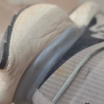 Kısa Sürede Renk Değişimi Ve Aşınma Yaşayan Ayakkabıda Ücretsiz Değişim Talebi