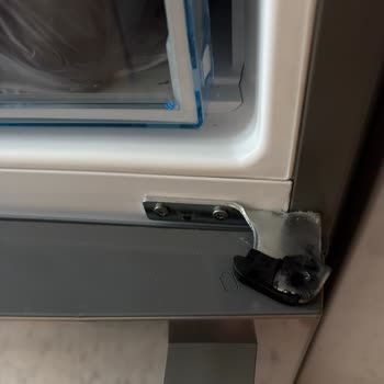 Kapağın Aniden Düşmesi Buzdolabında Tasarım Hatası Ve Güvenlik Riski