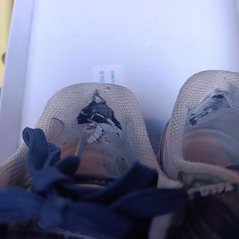 Ayakkabının Topuk Kısmı Eridi, Mağaza Kullanıcı Hatası Diyerek Sorumluluk Almıyor