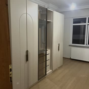 Kırık Ve Uyumsuz Mobilyalar İçin Sürekli Ertelenen Değişim