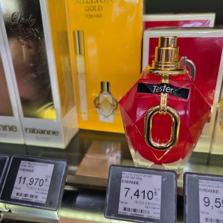 Sephora’da Çalışanların Aşırı Yakın Takibi Müşteriyi Rahatsız Ediyor