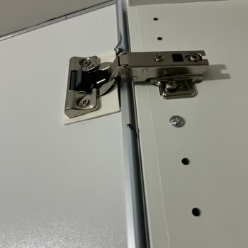Pax Dolabının Menteşeleri Bozuk Çıktı