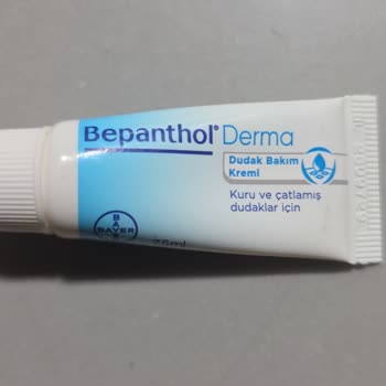 Süresi Geçmiş Bepanthol Derma Dudak Kremiyle Şiddetli Alerjik Şişlik Ve Kaşıntı