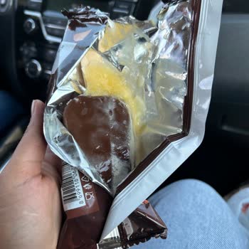 Sağlık Endişesi Yaratan Kırık Ve Kötü Kokulu Dondurma A101'den