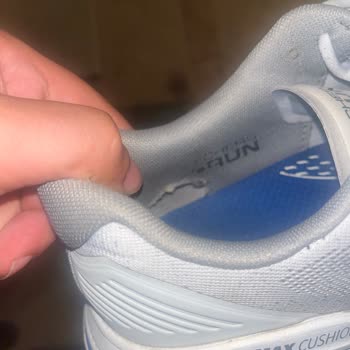 Skechers Ayakkabısında İç Astar Yırtıldı, Üretim Sorunu Olmadığı Söylendi