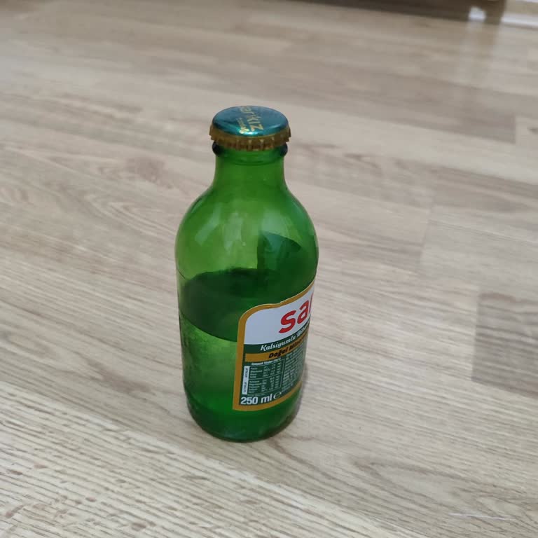 Yarı Dolu Sarıkız Soda Şişesi Hijyen Ve Güven Sorunu