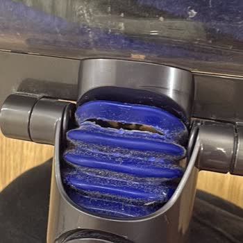 Dyson V12 Slim Başlığındaki Yırtılan Parça İçin Tek Parça Değişim Talebi Reddedildi