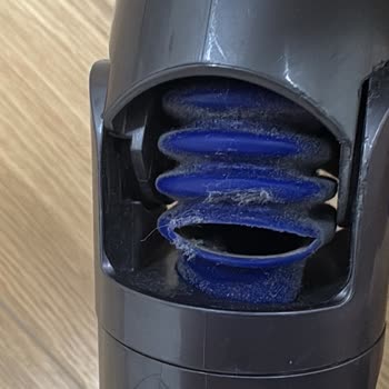 Dyson V12 Slim Başlığındaki Yırtılan Parça İçin Tek Parça Değişim Talebi Reddedildi