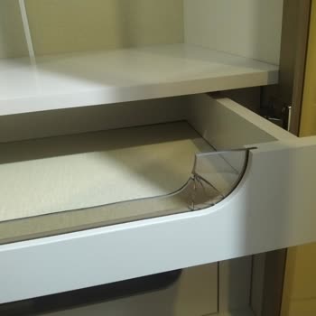 Kırık Çekmece Camı Ve Arızalı Komodinler İçin Gecikmeli Değişim Talebi