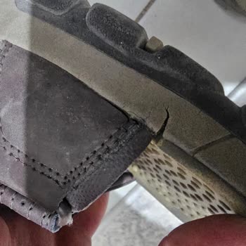 Skechers Sandaletinde Çoklu Yırtılma Ve Üretim Hatası Reddi