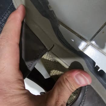 Skechers Sandaletinde Çoklu Yırtılma Ve Üretim Hatası Reddi